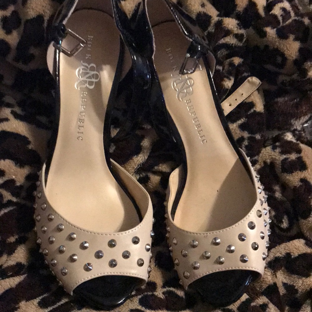 Shoes - Picture 2 of 5